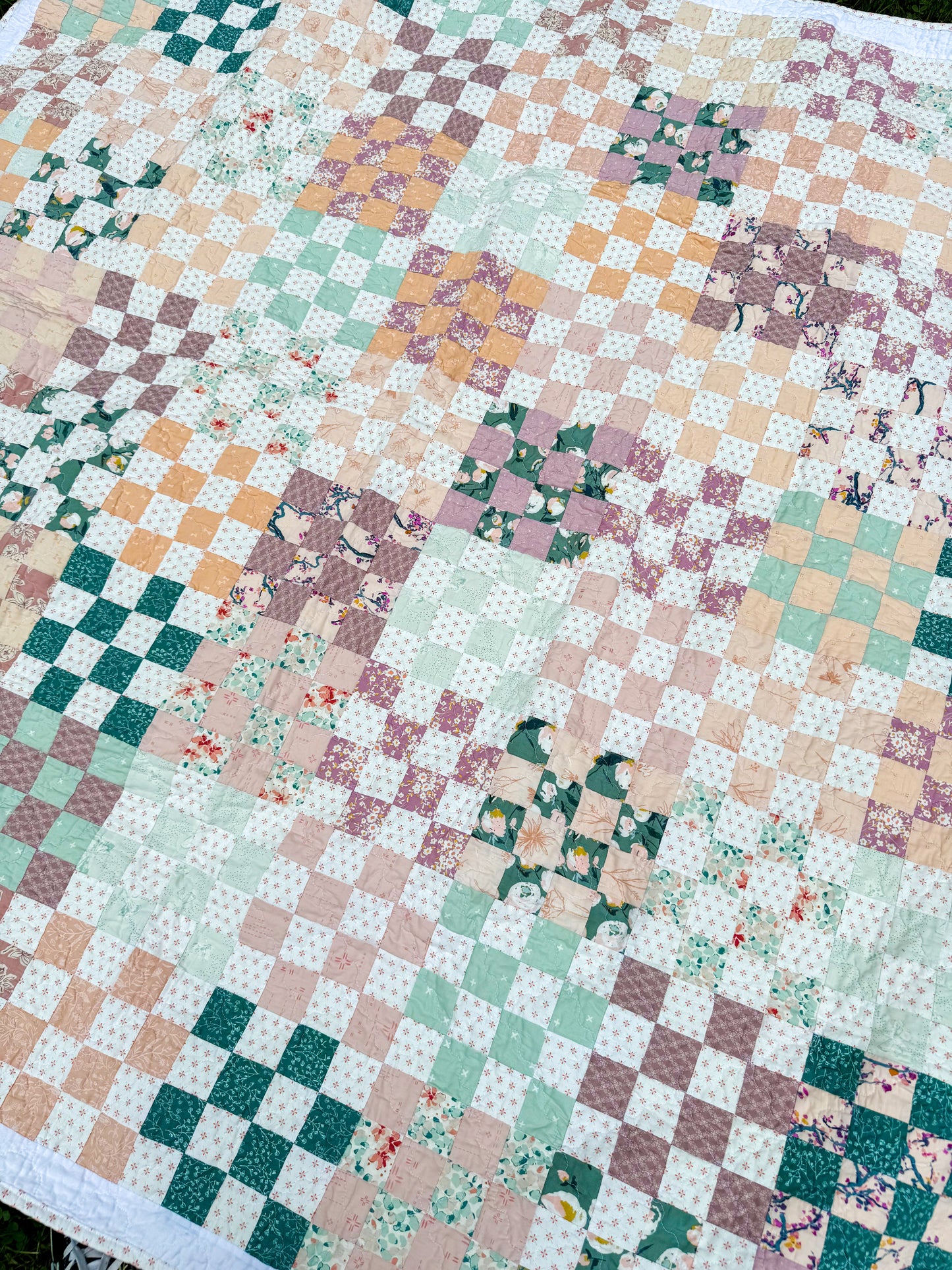 XL Throw Quilt - Dainty Floral Pastel 16-patch