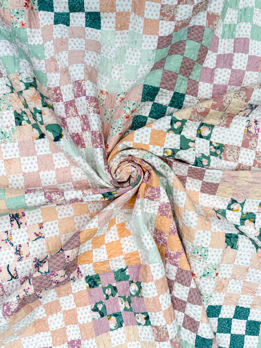 XL Throw Quilt - Dainty Floral Pastel 16-patch