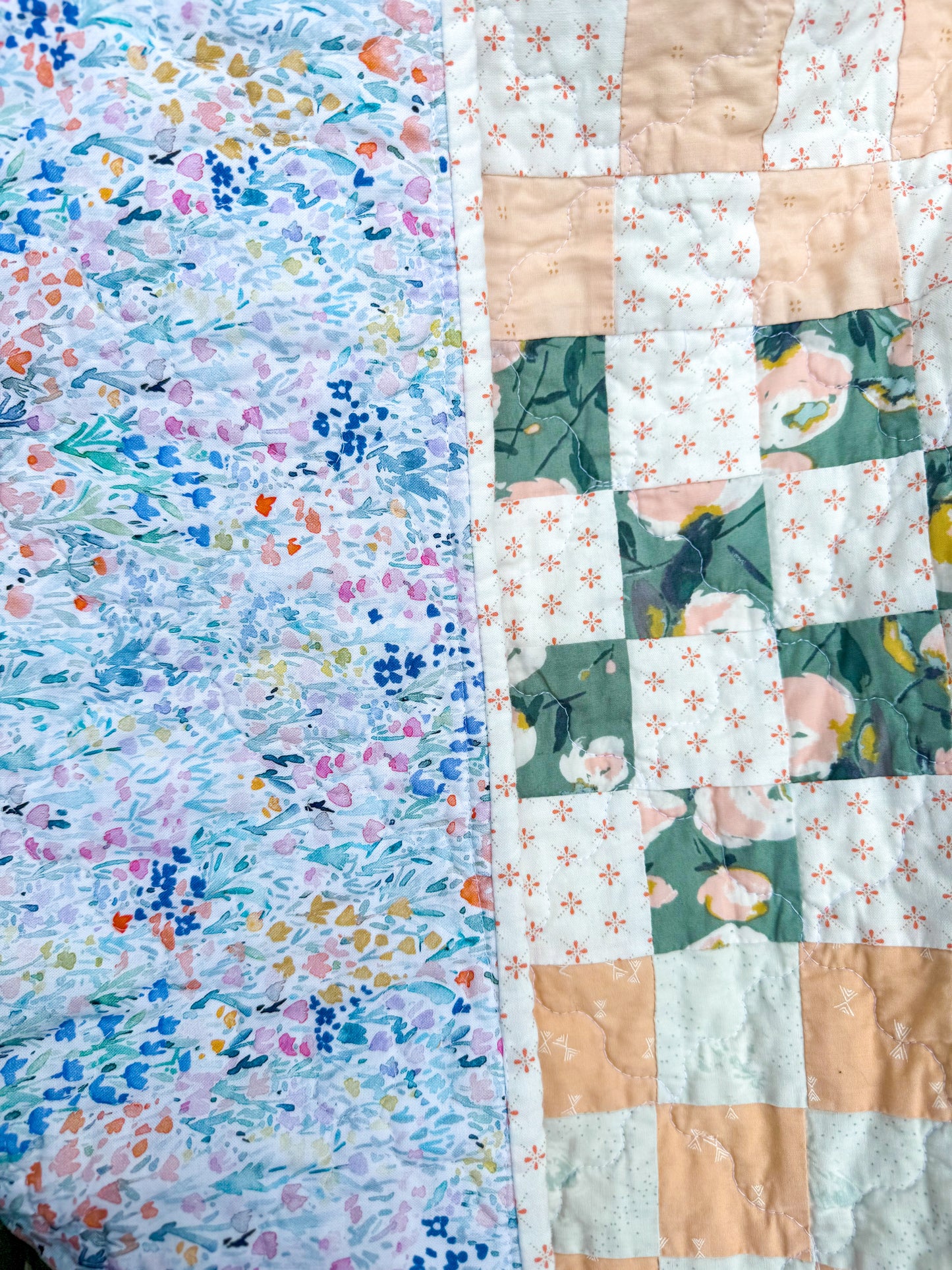 XL Throw Quilt - Dainty Floral Pastel 16-patch
