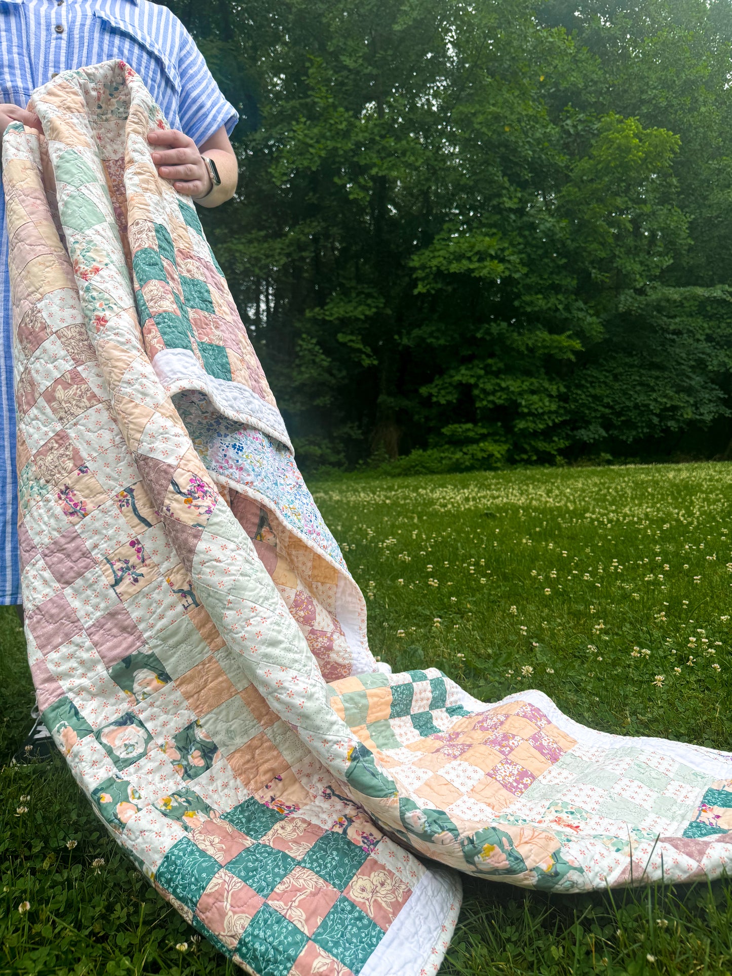 XL Throw Quilt - Dainty Floral Pastel 16-patch